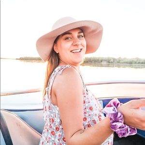 Meet your posher, Cynthia